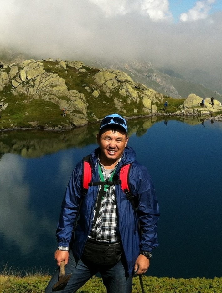 437ccm·必赢国际创新论坛第一千八百三十八讲：Tectonic evolution of the high-and ultrahigh-pressure (HP-UHP) metamorphic complexes, Kyrgyz Tianshan Mts.